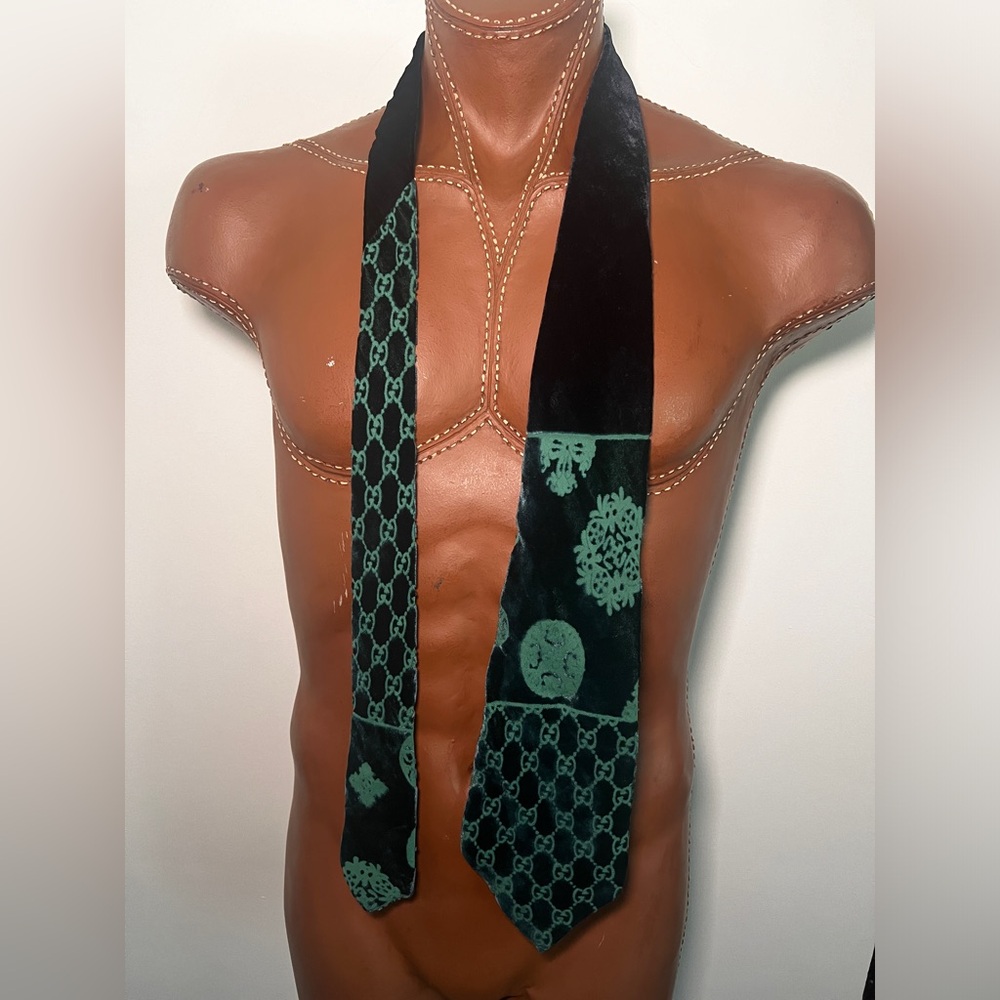 Gucci Velvet wide Tie